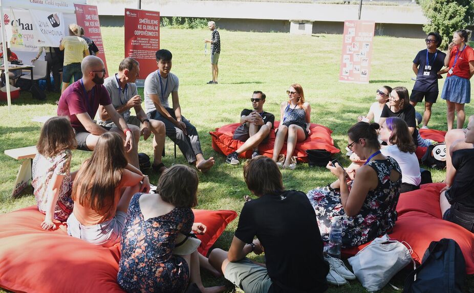 Pořádáme Živé knihovny se zajímavými lidmi. Často se jedná o velmi inspirativní příběhy.  
