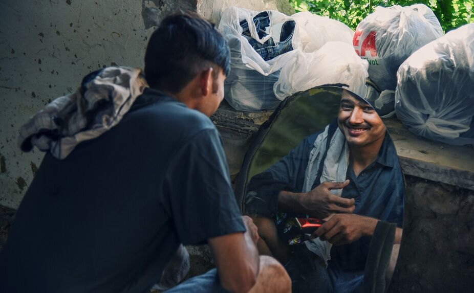 Autorem fotogalerie je Karolína Halířová, která jako dobrovolník působila v neoficiálních uprchlických táborech na srbsko-maďarské hranici. 
