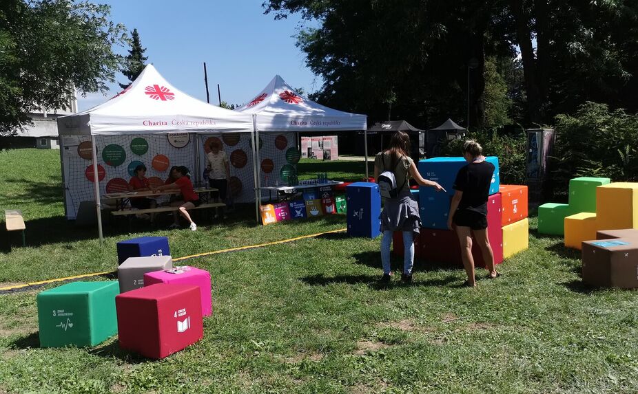 Letní filmová škola je už tradiční akcí, na kterou se Charita Česká republika vydává se svými vzdělávacími aktivitami. 