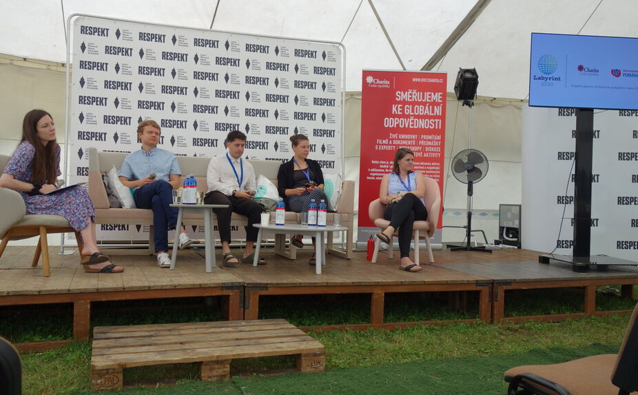 V Respekt stanu Charita ČR debatovala o tom, jakou roli hrají neziskové organizace v zahraniční rozvojové spolupráci a jak se lidé mohou zapojit.