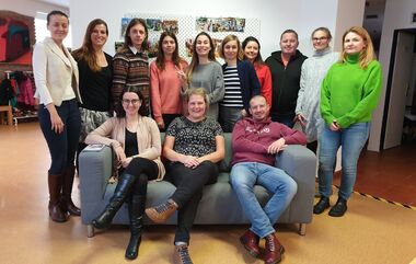 V roce 2023 jsme pomáhali uprchlíkům, vzdělávali studenty i pedagogy a uspořádali první Young Caritas fórum