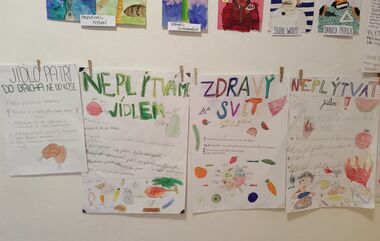 Když děti pomáhají zlepšit školní jídelnu: projekt na ZŠ Střílky